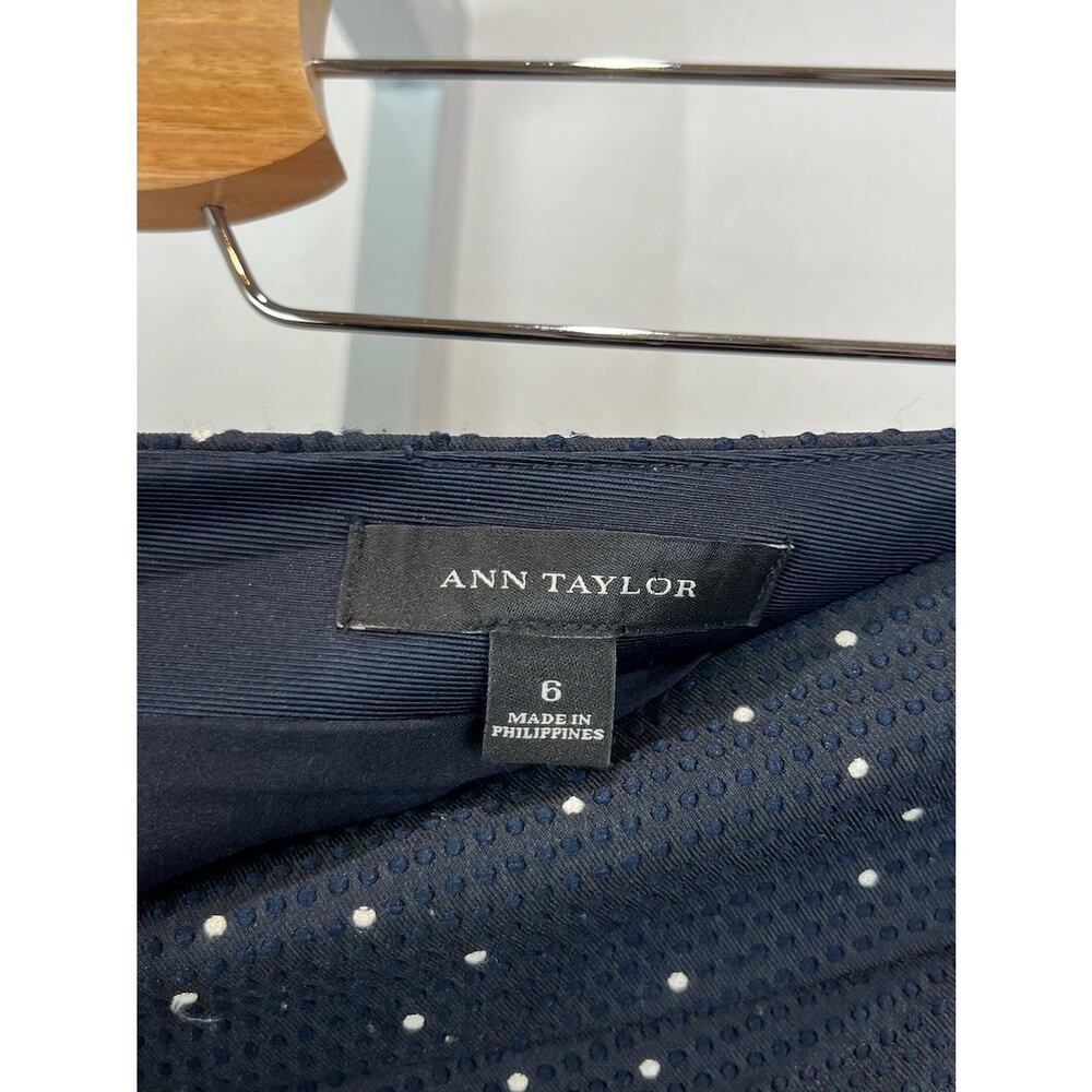 ANN TAYLOR Blue Sz 6 Dot Jacquard Skirt Textured Straight Above Knee Lined Navy - Picture 4 of 12